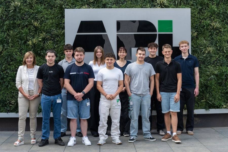 News Bild: Zehn neue Auszubildende von APL am ersten Ausbildungstag 2026 in Landau